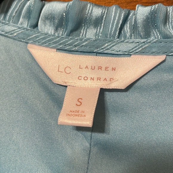 Lauren Conrad Blue Metallic Petal Sleeve Petal Top - Picture 4 of 6